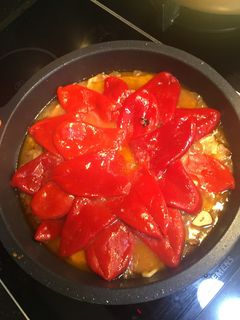 Una foto de Lomo con pimientos del piquillo😋