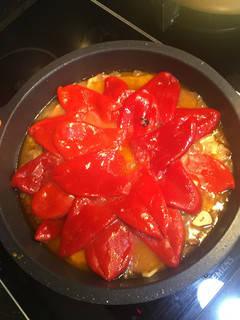 Una foto de Lomo con pimientos del piquillo😋