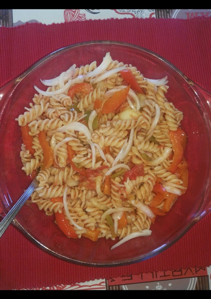 Una foto de Ensalada griega con pasta