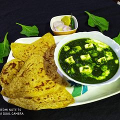 A picture of Palak Paneer with Paratha.