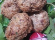 Una foto di alici uova polpette