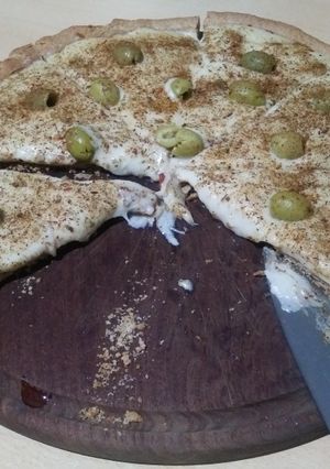 Una foto de Pizza casera, a la piedra