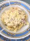 Pasta corta con salsa carbonara