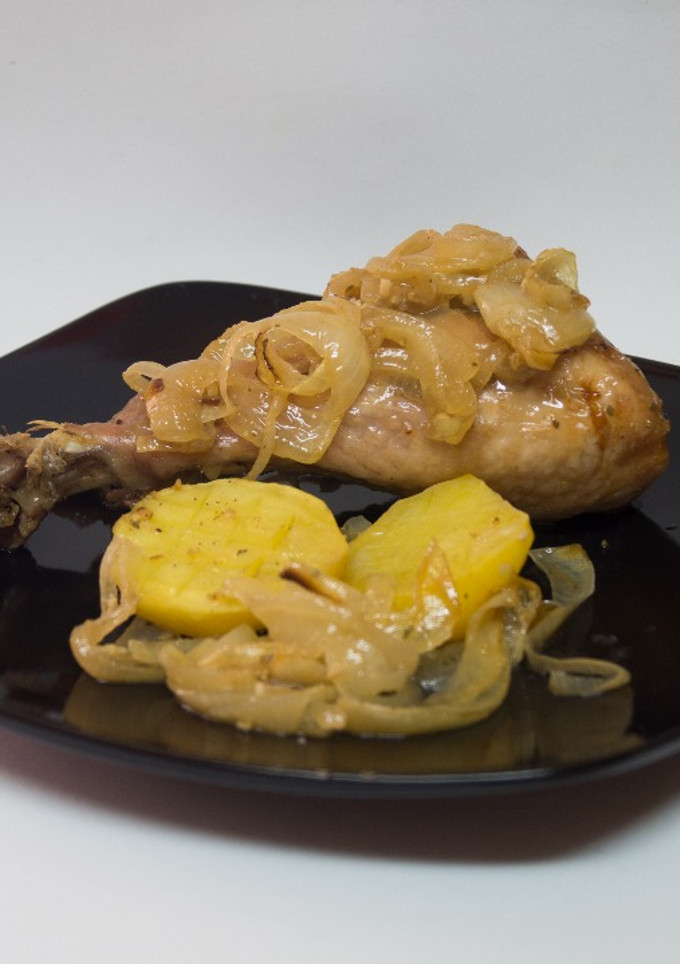 Una foto de Pata de pavo encebollada