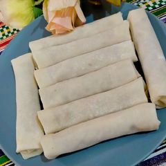 A picture of Frozen Chicken Spring Rolls.