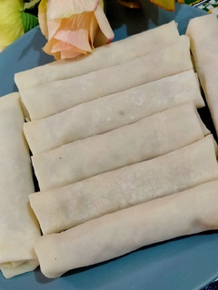 A picture of Frozen Chicken Spring Rolls.