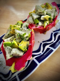 Foto principal de Dip de pitahaya con aguacate
