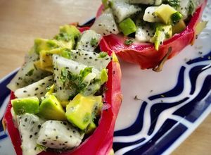 Foto principal de Dip de pitahaya con aguacate
