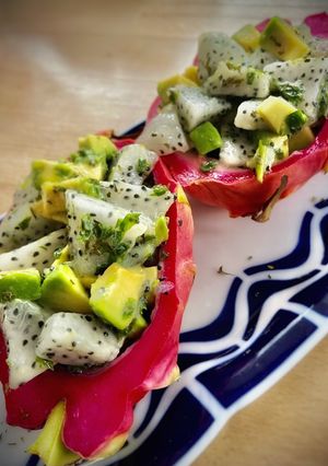 Una foto de Dip de pitahaya con aguacate