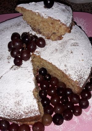 صورة لوصفة كيكة 🎂 العنب الأحمر 🍇 أو الكيكه العنبيه 🍇
