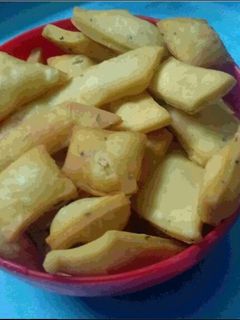 निमकी (nimki recipe in Hindi) रेसिपी मुख्य फोटो