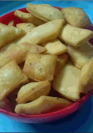 निमकी (nimki recipe in Hindi) रेसिपी मुख्य फोटो