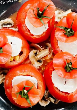 Une photo de Tomates farcies poulet, chèvre et miel 🍯