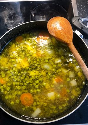 Tavaszi borsó leves recept fotója