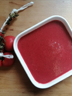 Una foto de Gazpacho con remolacha