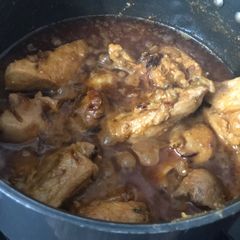 A picture of Dahi chicken.