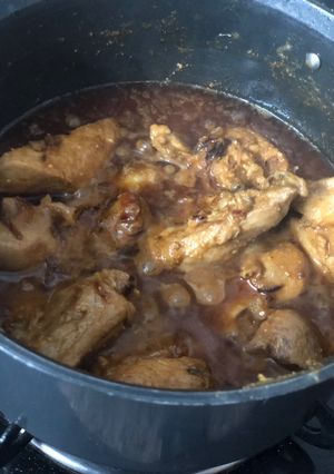 A picture of Dahi chicken.