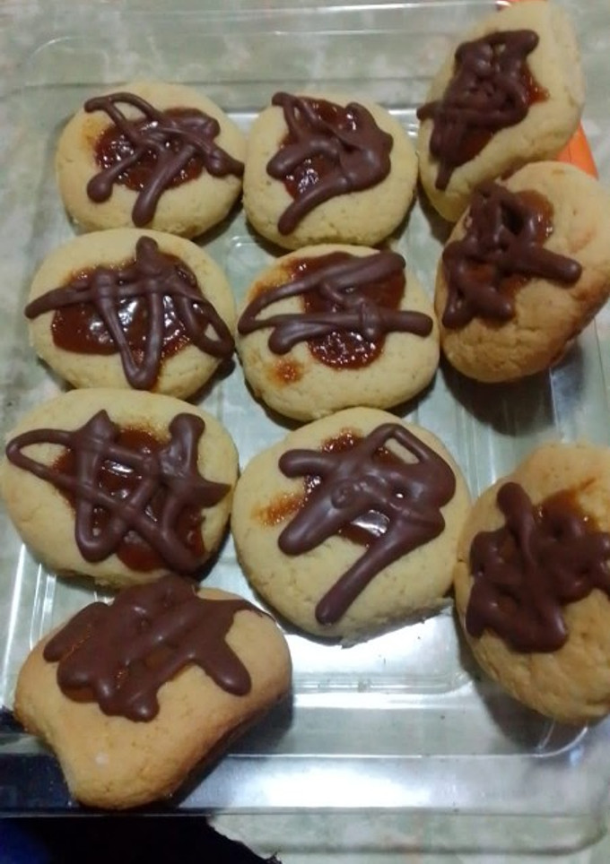Una foto de Pepas con dulce de leche y baño de chocolate