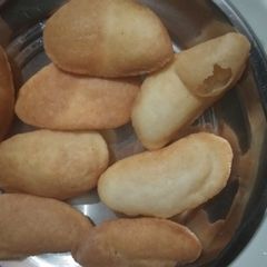 A picture of Suji ki papdi.