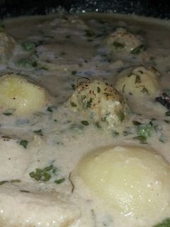 A picture of Aloo Matar Korma.