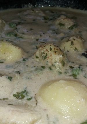 A picture of Aloo Matar Korma.