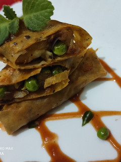 पापड़ रोल (papad roll recipe in hindi) रेसिपी मुख्य फोटो