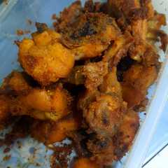 A picture of Ayam Goreng Serabut.