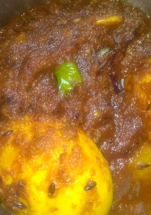 A picture of Egg curry.