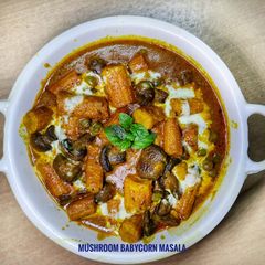 A picture of Mushroom Baby Corn Curry.