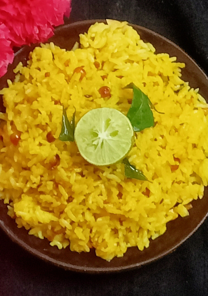લેમન રાઈસ(Lemon Rice Recipe In Gujarati) રેસીપી મુખ્ય ફોટો