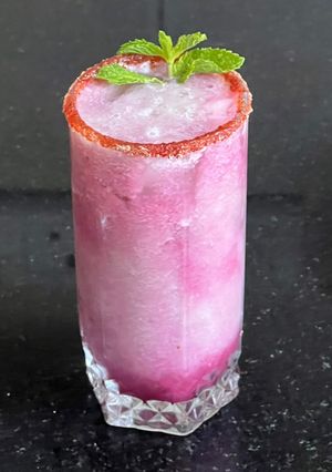 A picture of Musk melon 🍈 & Pomegranate Smoothie.