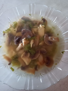 Una foto de Sopa de champiñones y pollo