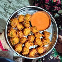 A picture of Moong pakoda.