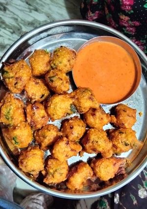 A picture of Moong pakoda.