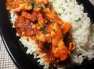 Foto principal de Tiras de pechuga de pollo en salsa de leche coco