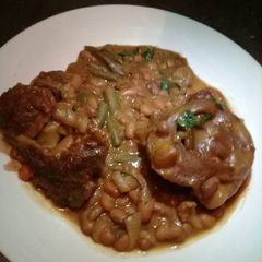 A picture of Brown beans with cow heels.