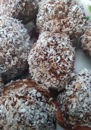 Una foto de Bomboncitos de banana y cacao😍