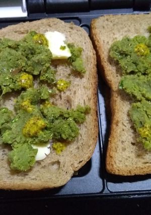 A picture of Green toast.