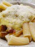 Pasta con tropezones de jamón, crema de calabacín y quesos