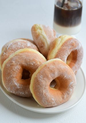 A picture of Fluffy Yeast Donuts.