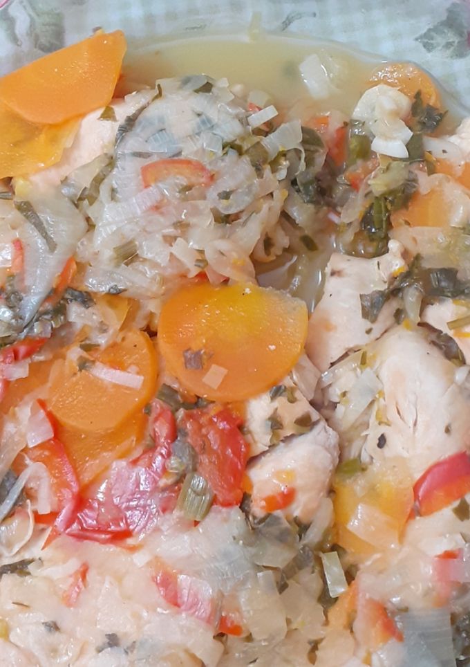 Una foto de Filet de pechugas con verduras