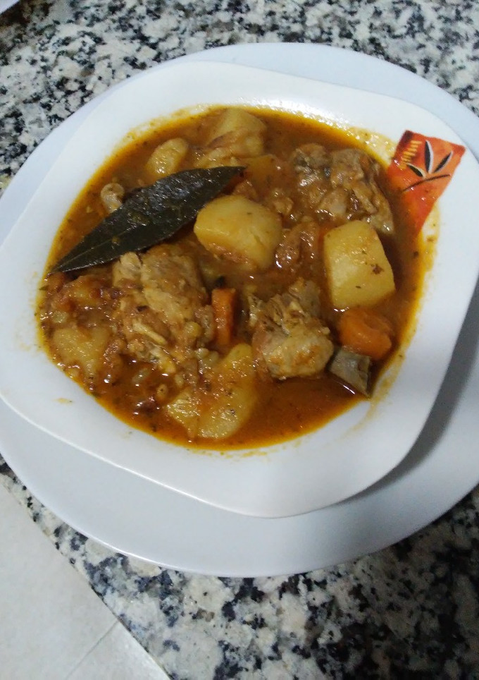 Una foto de Guiso de pollo con verduras