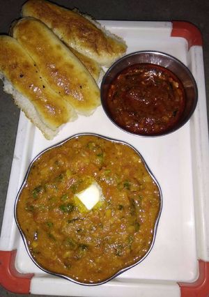 पाव भाजी (Pav bhaji recipe in hindi) रेसिपी मुख्य फोटो