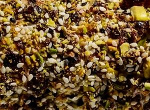 Una foto de RULO Fácil de Queso Crema, Arándanos 🍇y Pistachos🥜...!