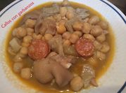 Una foto de callos con patas de cerdo