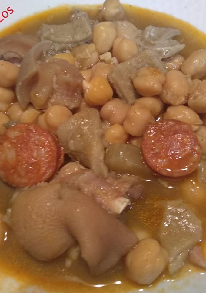 Una foto de Callos con garbanzos (como los hacía mi suegra)