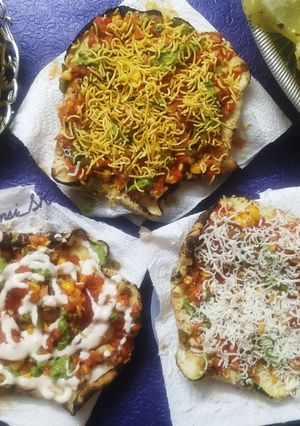 ખીચીયા પાપડ ચાટ (Khichiya Papad Chaat Recipe in Gujarati) રેસીપી મુખ્ય ફોટો