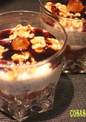 Foto principal de Granada con chía, yogurt y nueces