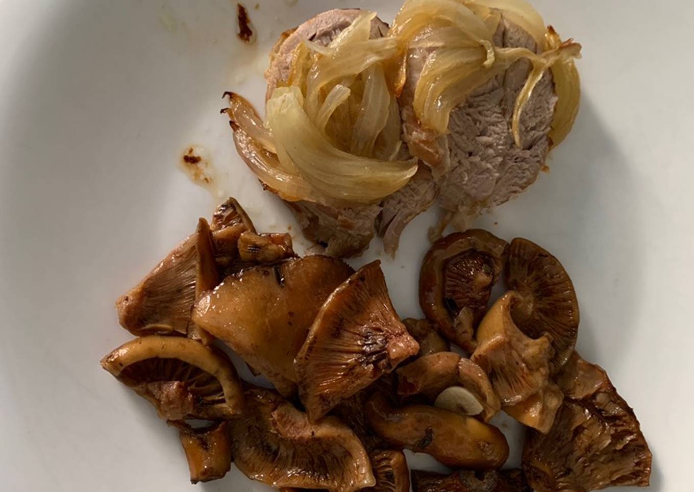 Solomillo de cerdo envuelto en bacon al horno