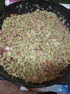Una foto de Habas con jamón
